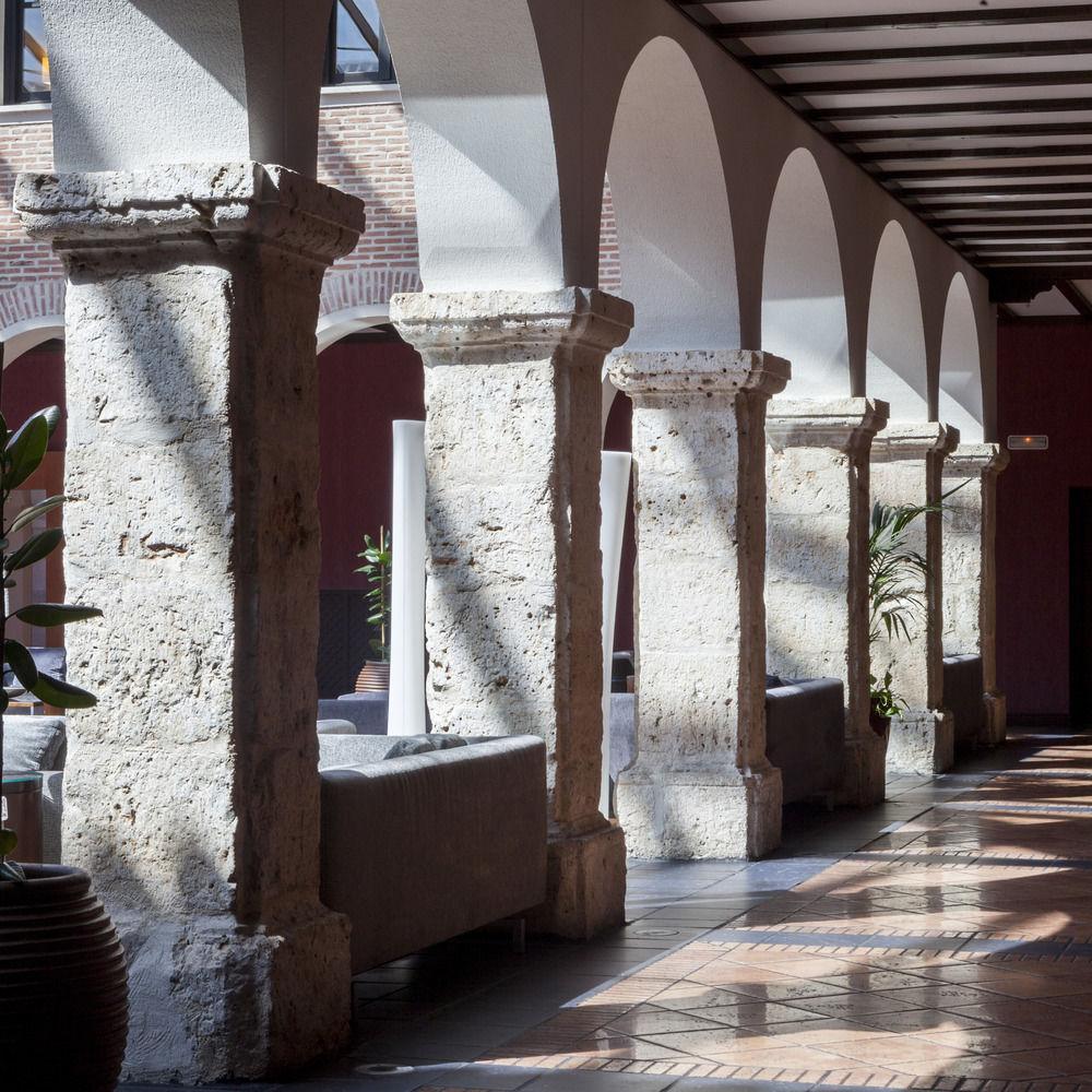 Ac Hotel Palacio De Santa Ana By Marriott Valladolid Eksteriør billede The cloister of the University of Valencia
