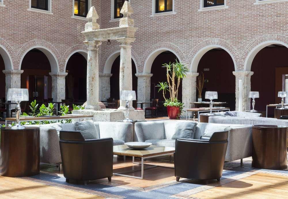 Ac Hotel Palacio De Santa Ana By Marriott Valladolid Eksteriør billede The hotel's lobby