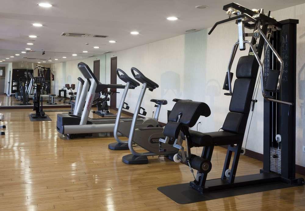Ac Hotel Palacio De Santa Ana By Marriott Valladolid Eksteriør billede A gym in a hotel