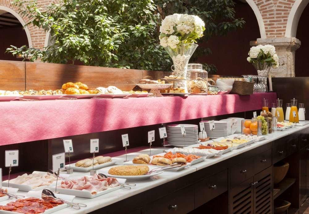 Ac Hotel Palacio De Santa Ana By Marriott Valladolid Eksteriør billede A tapas bar in Madrid