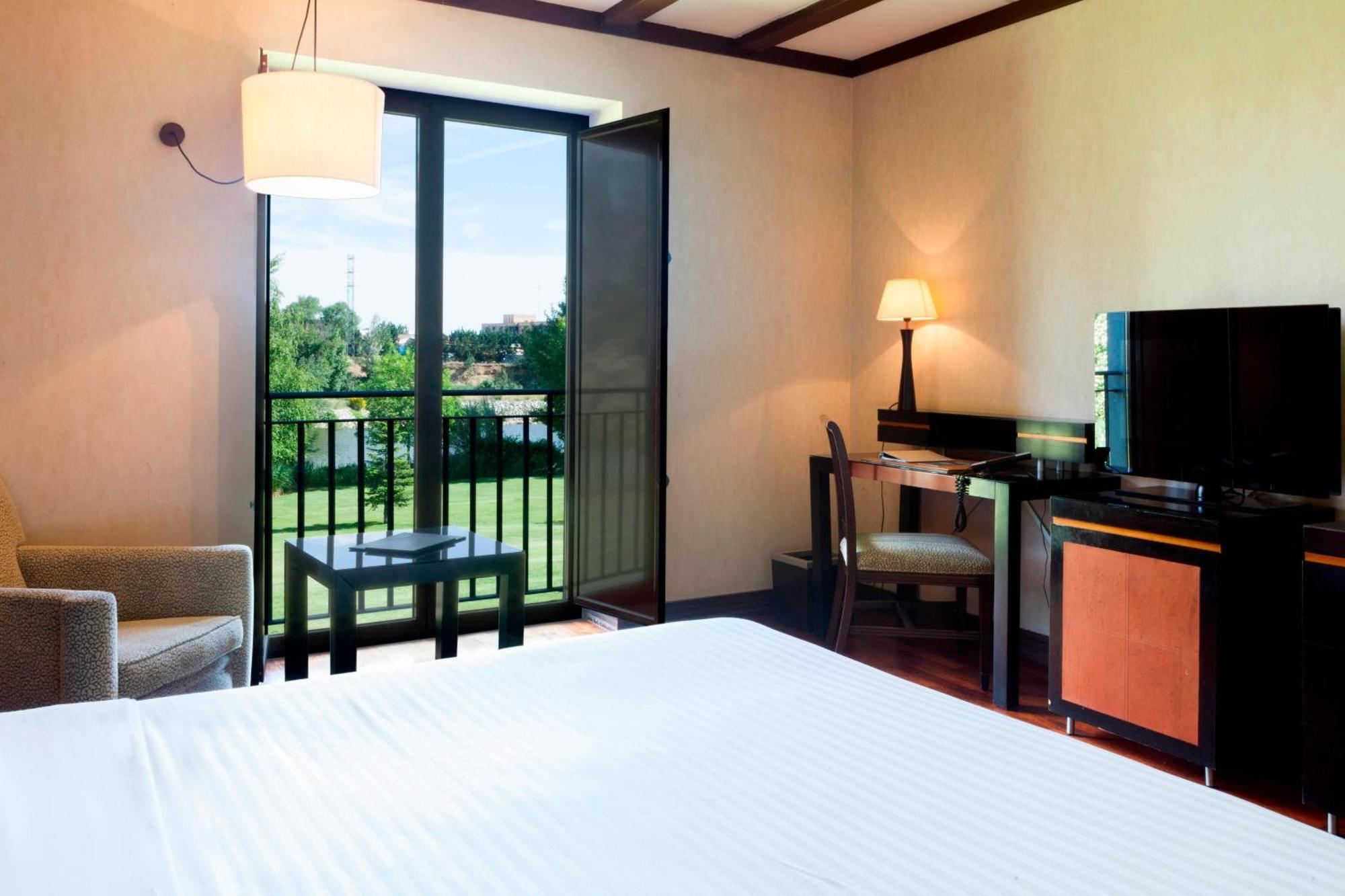 Ac Hotel Palacio De Santa Ana By Marriott Valladolid Eksteriør billede A room at the hotel