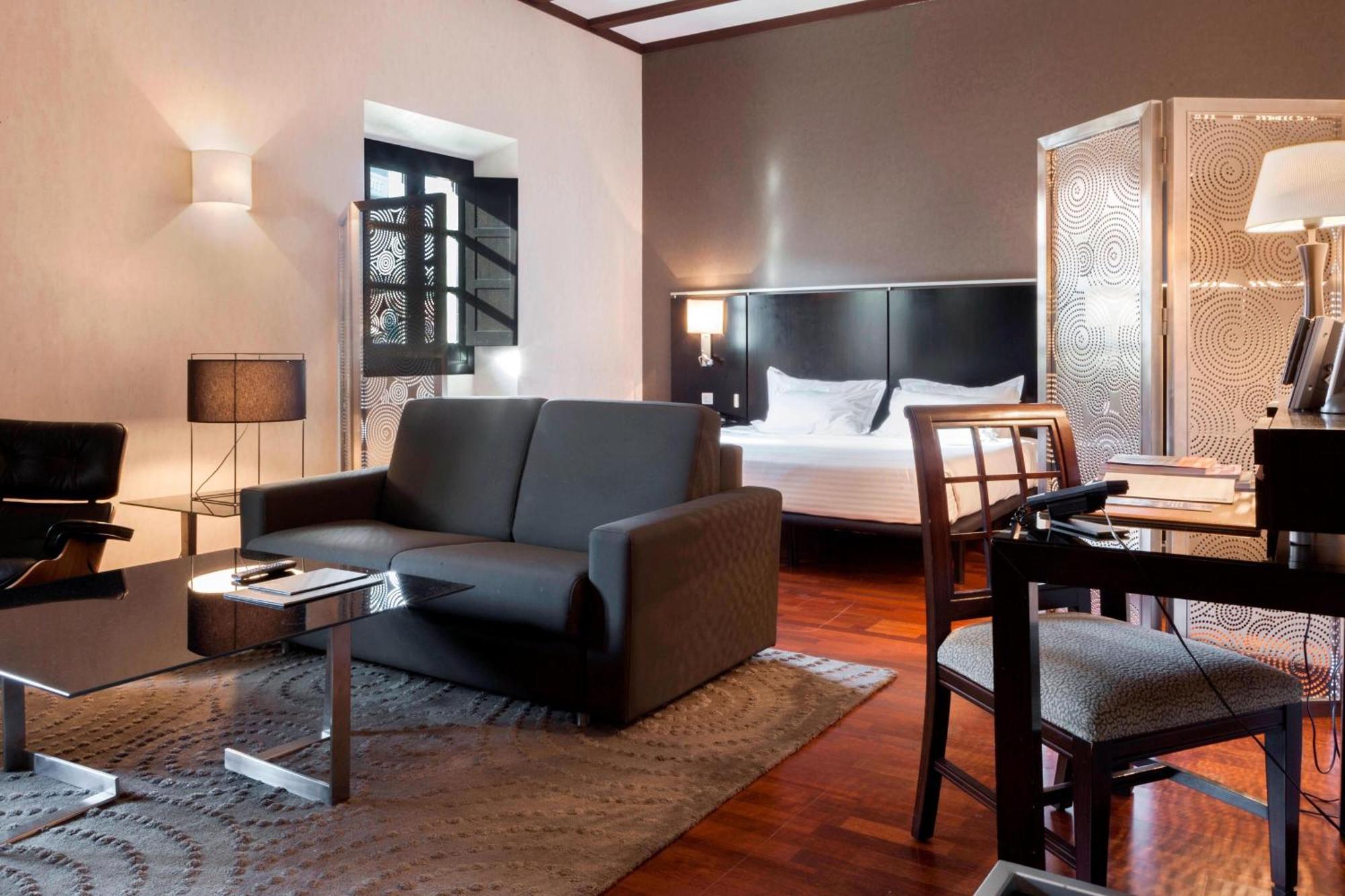 Ac Hotel Palacio De Santa Ana By Marriott Valladolid Eksteriør billede Suite at the Hotel