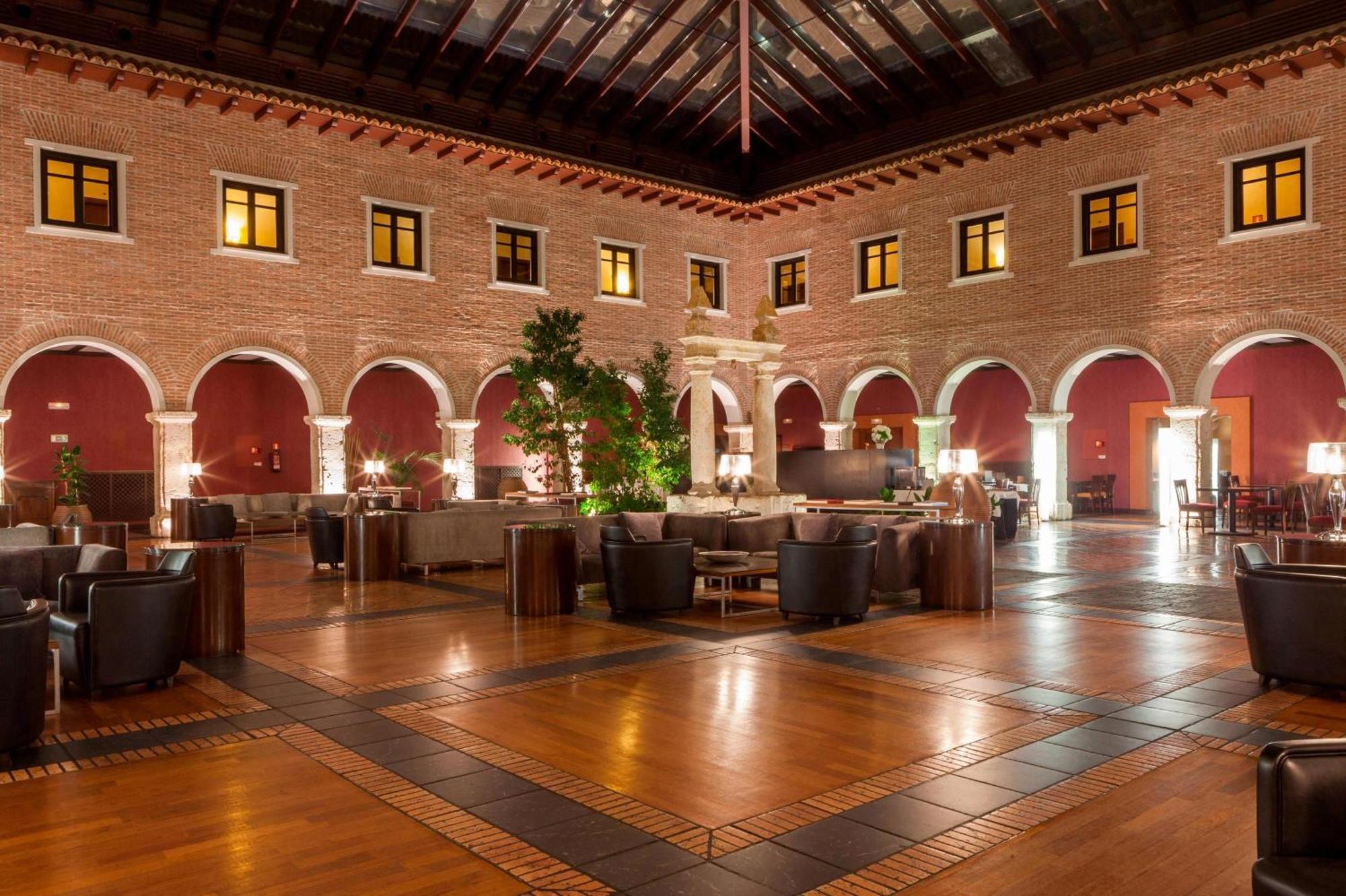 Ac Hotel Palacio De Santa Ana By Marriott Valladolid Eksteriør billede The interior of the hotel