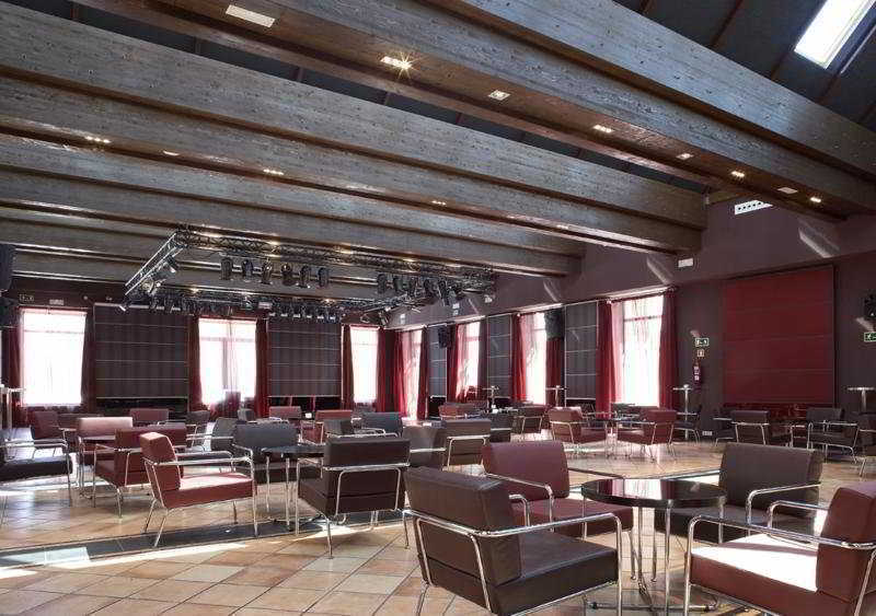 Ac Hotel Palacio De Santa Ana By Marriott Valladolid Interiør billede The interior of the main conference hall