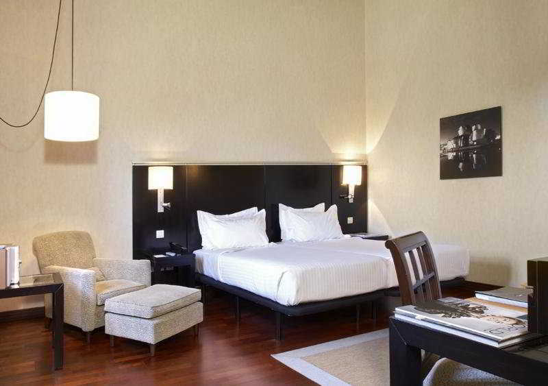 Ac Hotel Palacio De Santa Ana By Marriott Valladolid Værelse billede A room at the hotel