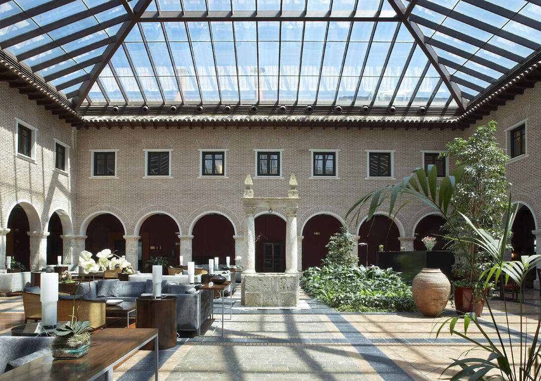 Ac Hotel Palacio De Santa Ana By Marriott Valladolid Eksteriør billede The interior of the hotel